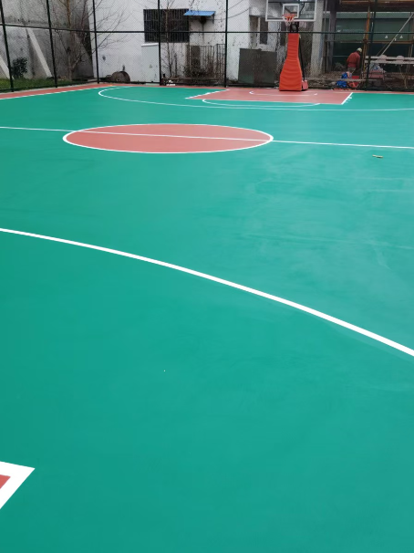 颍泉 球场长期使用易出现地面开裂